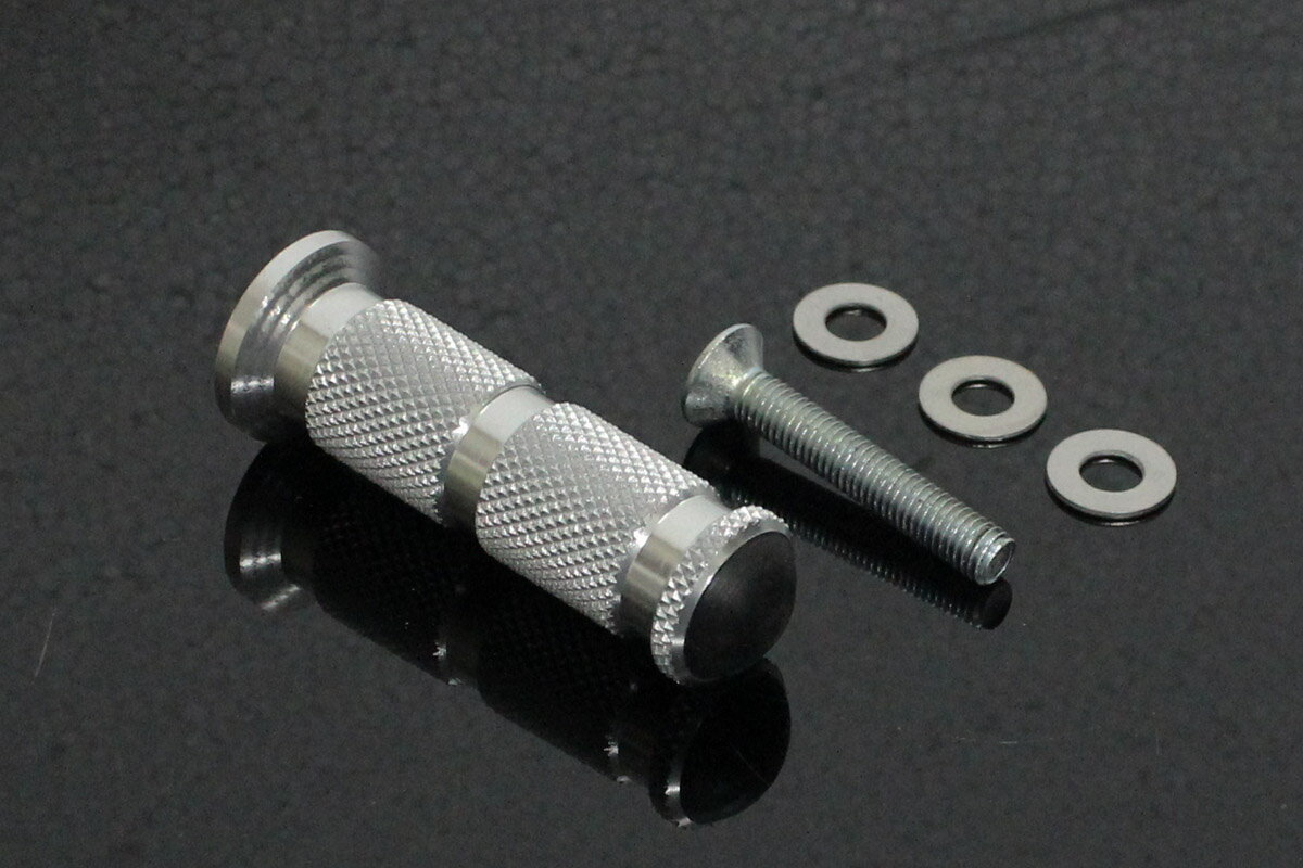 ■詳細説明TYGAステップキットの交換用フットペグ(ショート)。取付用のテーパーソケットボルト(M8x55)およびワッシャー(3x8mm)が付いています。傾いたときの車高をより良い状態に保ちます。レースに最適です。振動防止のため、ねじロック剤で固定することを推奨します。■注意点※STAP-0001とは長さが異なります。