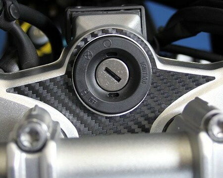 ■詳細説明Dash pad for BMW F800GT Carbon look - protects this very visible part of your bike from your keys and enhances it’s appearance with this scratch resistant self adhesive pad.■注意点※日本語の説明書は付属しません。■適合車種F800 GT&ensp;F800 GT F800 S&ensp;F800 S F800 ST&ensp;F800 ST ■商品番号80074