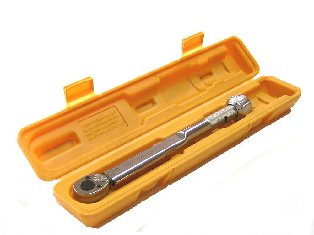 ■商品概要【仕様】トルク調整範囲：10-70N・m1目盛：1N・m全長：285mm角ドライブ：3／8SQ質量：約0.47kg付属品：ハードケース■詳細説明【用途】モータサイクルのトルク管理、一般用【特長】ワイドレンジの締付けに対応しています。麗な表面処理。グリップ部は油が付いても拭き取り易いローレット加工。設定したトルクに達するとトグルが作動し、軽くきれいなシグナル音で締付け完了を感知できます。頭部ラチェットは24枚刻み、15度の振り幅で狭い場所での締付けに威力を発揮します。トルクの変更は目盛によって容易に行えます。全機種に樹脂製ハードケースが付属します。■注意点※MTQLの精度は±5％です。