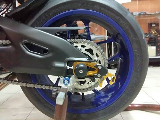 Club517Superbike クラブ517スーパーバイク リアホイールプロテクター YZF-R1 YAMAHA ヤマハ アクスルスライダー フレーム