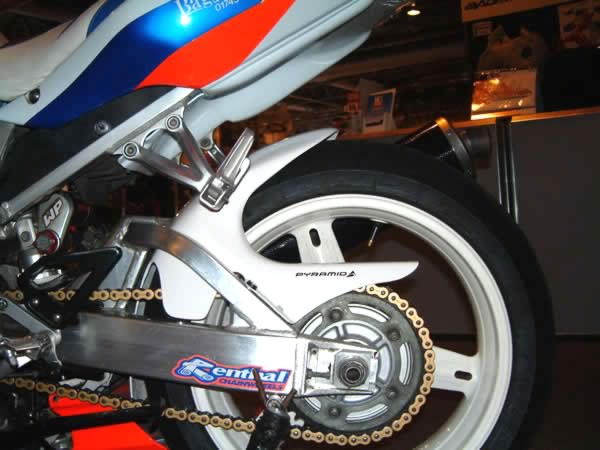 SUZUKI - Pyramid Plastics ピラミッドプラスチック リアフェンダー(ホワイト)(White Hugger) GSXR750 SUZUKI スズキ リアフェンダー フェンダー関連 外装