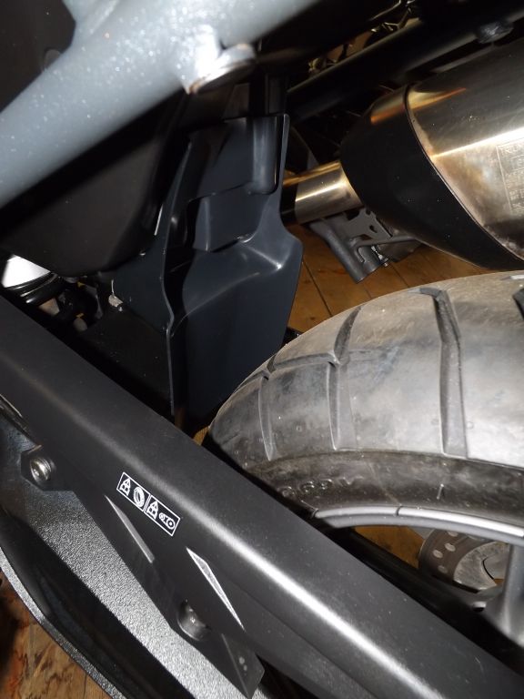 Pyramid Plastics ピラミッドプラスチック ショック・シールド (リアフェンダー代替)(Shock Shield (hugger alternative)) Tiger 800 XRx XCx XC TRIUMPH トライアンフ リアフェンダー フェンダー関連 外装