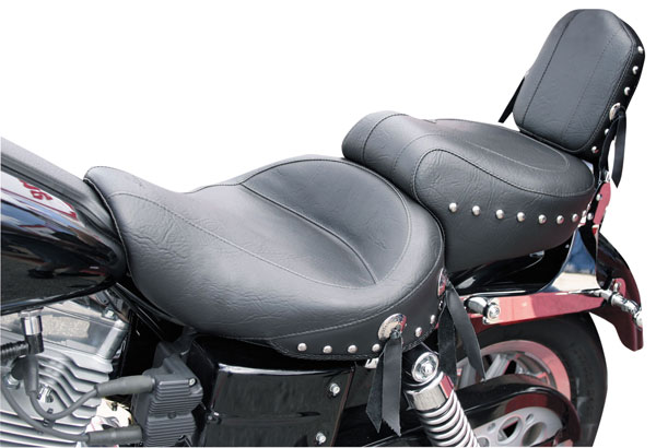 MUSTANG マスタング ツーリングワイドワンピーススタッドシート (Wide Touring One-Piece Studded Seat)【SEAT，WIDE STUD 04-05 DYNA】 HARLEY-DAVIDSON ハーレーダビッドソン シート シート関連 外装