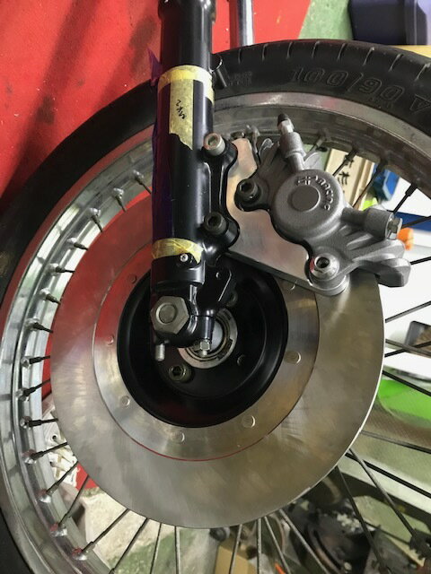 SPEED SHOP ITO スピードショップイトウ サポートキット(シングルディスク) Z750-D1 KZ750D KZ1000 Z650 KAWASAKI カワサキ キャリパーサポート・ブラケット ブレーキ サポートタイプ：穴あきブラック / フォーク側ボルトカラー：ブラック