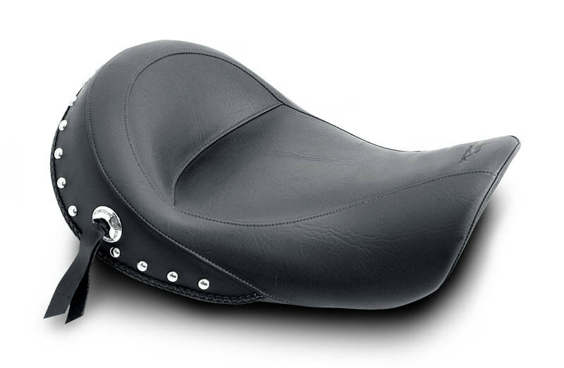 MUSTANG マスタング スタッド ソロシート ，コンチョ付き (Studded Solo Seat，With Conchos)【SEAT SOLO STUD 06-17 FXD】 HARLEY-DAVIDSON ハーレーダビッドソン シート シート関連 外装