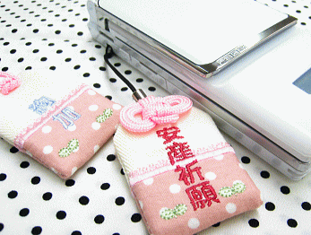 【プチサイズ】オリジナル安産お守り『プチ・水玉ピンクとふたば』安産祈願の願いを込めてプレゼント★メール便対応お守り袋 刺繍 安産 マタニティ ベイビー 赤ちゃん ママ 出産 ママ友 職場 同僚 妊娠 授かり婚 友達【楽ギフ_包装選択】【楽ギフ_名入れ】