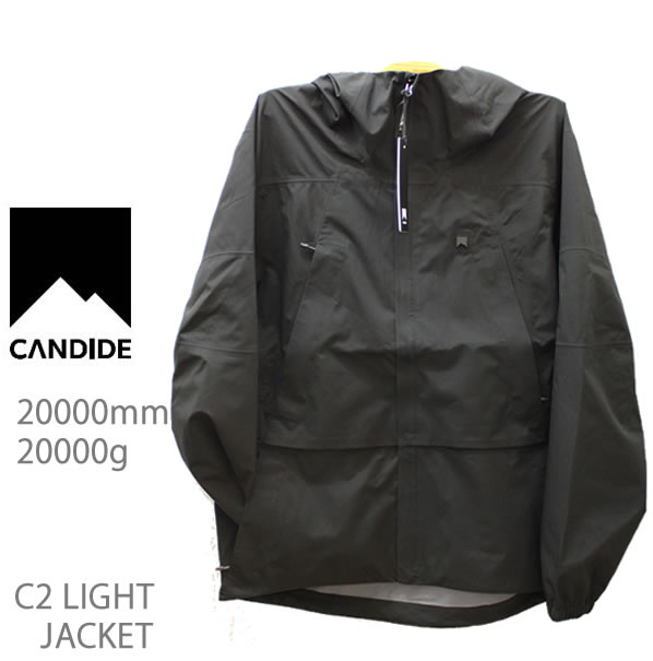 CANDIDE (キャンディッド) スキーウェア CANDIDE (キャンディッド) スキーウェア フリースタイルスキーヤーなら知らない人がいないほど、世界で最も有名なスキーヤーの一人、Candide Thovex(キャンディッド トベックス)が立ち上げたブランド「CANDIDE」 十代の頃から数々のコンペシーンで結果を残し世間を驚かせ、近年では映像の世界を中心にフリースタイルスキーヤーから注目され続けている キャンディッドが、アウターウェアからアパレルやアクセサリーなどコレクションのすべてを彼自身の監修のもと、 デザインから制作まで携わり立ち上げられた「CANDIDE」は、キャンディッドの思いが注ぎ込まれたブランドです。 THE C2 LIGHT JACKET 2.5LAYERのパッカブルなライトウェイトシェルジャケット。 普段着からスノーシーンまで使い回しできるライトなシェルジャケット。フルシームテープ加工済みで20.000mmの耐水圧の能力をフルに発揮。透湿性も20.000gを誇るので汗のムレは放出し快適に雪山で活動可能。脇下のベンチレーションはイケイケなので一気に体温調節できます。袖口はギャザーでしっかりフィット。パウダーゲートはありません。 フロントポケットはハンドポケットが2つに加えて胸に大型ポケットが2つ。バックパックを背負っての使用もスムーズです。 軽量で、オーバーサイズのユニセックスデザインのため、このジャケットは、ライドの際、断熱と他に類を見ないくらいの動きやすさという完全なバランスを提供します。流線の形をしたデザインにより、耐久性が増します。つまり、製造過程で廃棄物といった無駄を減らすだけでなく、摩耗性も減らし、長年に渡って着用して頂くことができます。 ・耐水圧：20000mm ・透湿性：20000g ・素材：58％オーガニックポリエステル、原材料から形を変え、100％ヴィーガン（完全菜食主義者）向けサトウキビ抽出物から作られています。42％リサイクルポリエステル、リサイクルPESプラスティックから作られています。 ・ウィンドプルーフ ・PFCフリーの耐久性のあるDWR撥水処理 ・完全にテープされた縫い目(止水テープ) ・ワンポイントの調整可能なフードシステム ・レーザーカットのあご部分をガードするパネル ・YKKアクアガードジッパー ・脇下のベンチレーション ・裾の広がりを調整する2ヵ所のドローコード ・ハンドポケット CANDIDE WEAR,CANDIDE スキーウェア,キャンディッド スキーウェア,C2 JACKET