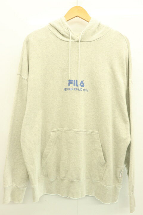 　商品状態説明 詳細説明 プルオーバーパーカー FILA F グレー 灰 ロゴ 【状態ランク：C 使用感がありダメージが確認できる状態】 【状態備考】 全体的に毛羽立ちが見られます。 前身頃の腹部ポケット、右袖、右脇下にほつれが見られます。 表記サイズ F 実寸サイズ 着丈 68cm身幅 62cm肩幅 65cm袖丈 54cm裄丈 cm 素材表記 コットン100％ カラー グレー 灰 ※色は担当者の主観で判断しております。 ※表示するモニターごとに色合いが違って見える場合があります。 テイスト ストリート系/2024-05-09 管理番号 242222044295　