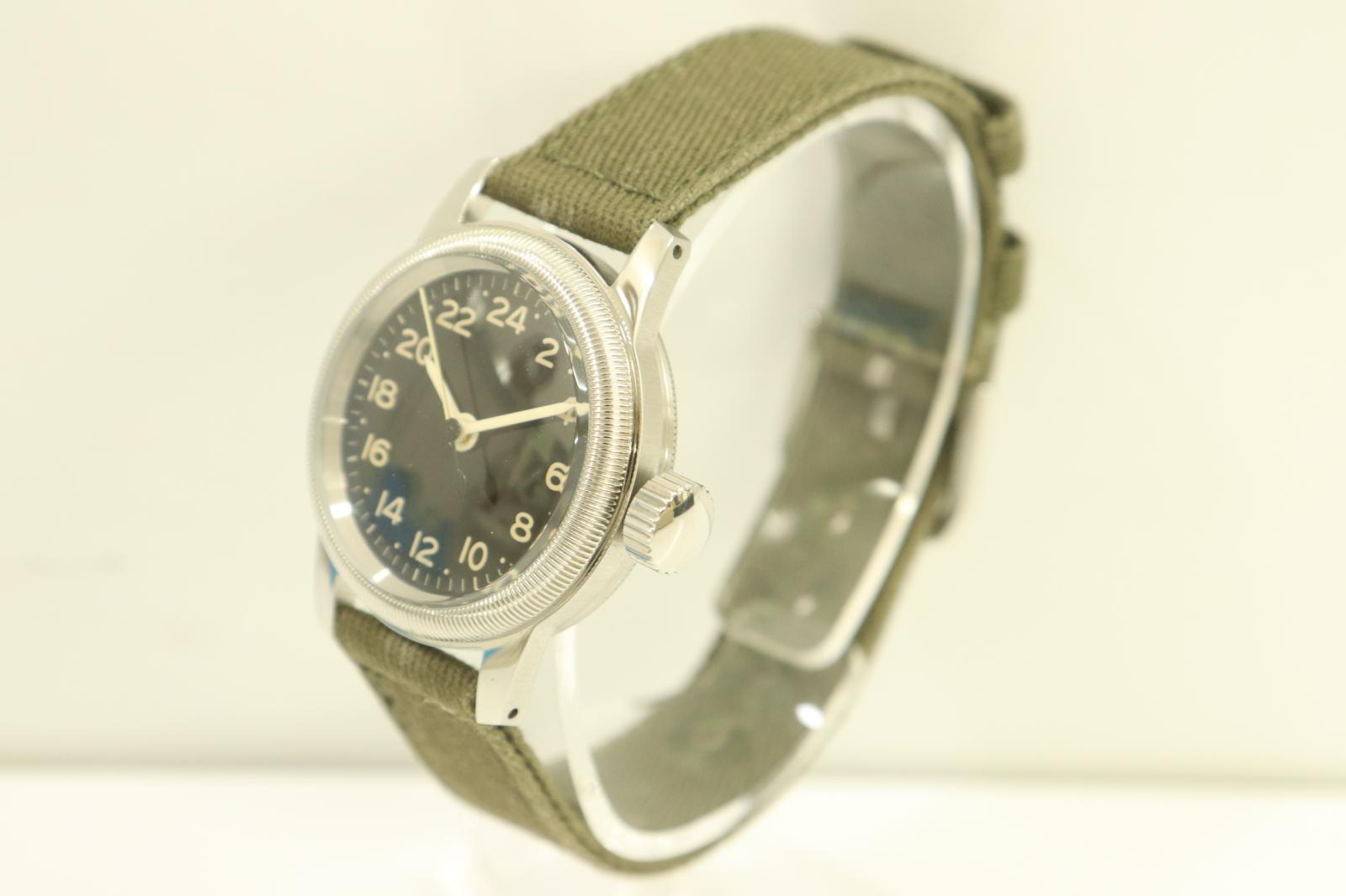 【中古】 A.F.U.S ARMY メンズ腕時計 -- M.R.M.W Air Force A-11 メンズ腕時計 A.F.U.S ARMY -- 銀 シルバー 無地