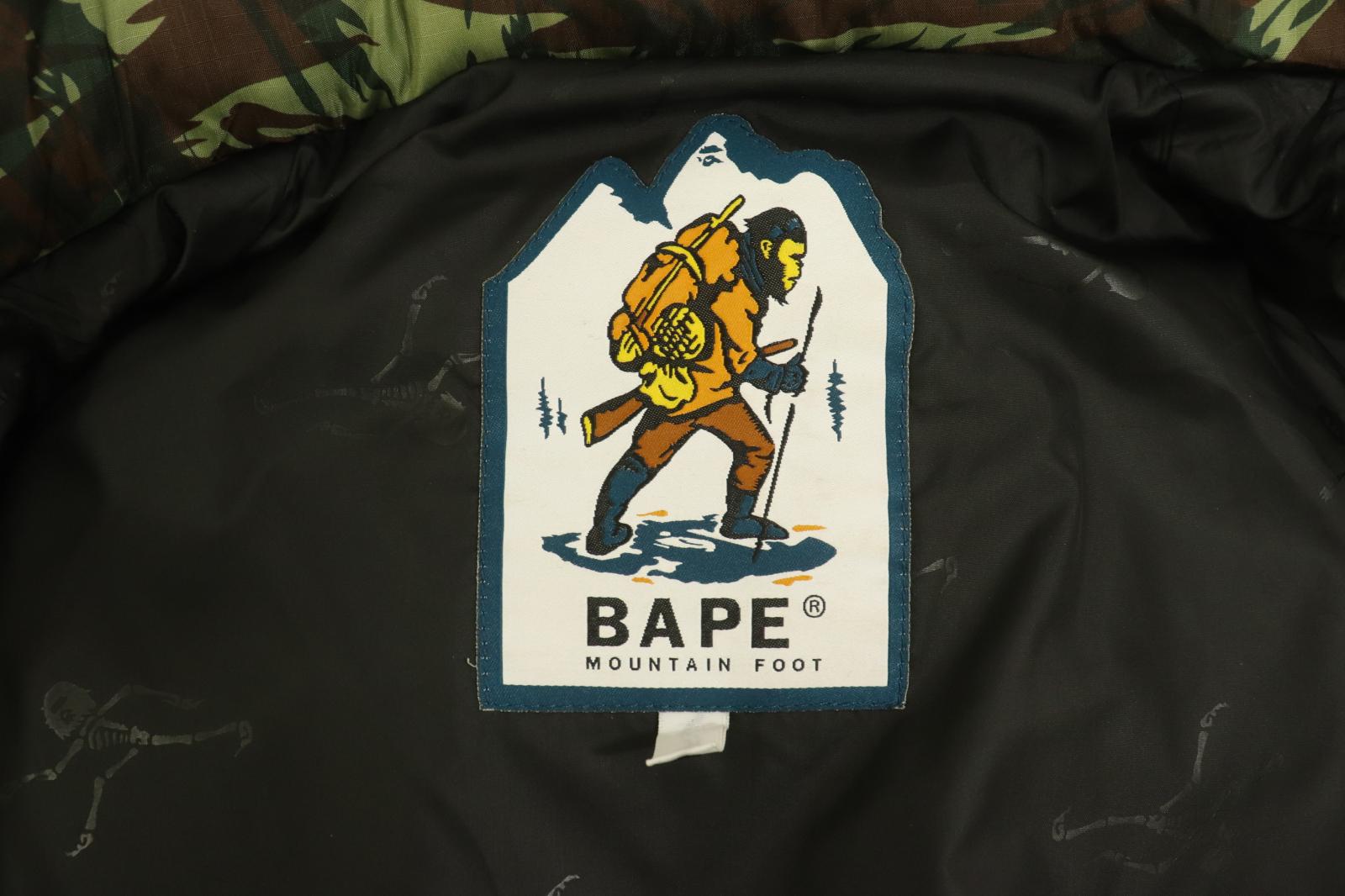 【中古】 A BATHING APE メンズダウンジャケット MOUNTAIN FOOT ダウンジャケット A BATHING APE カーキ 迷彩 カモフラージュ