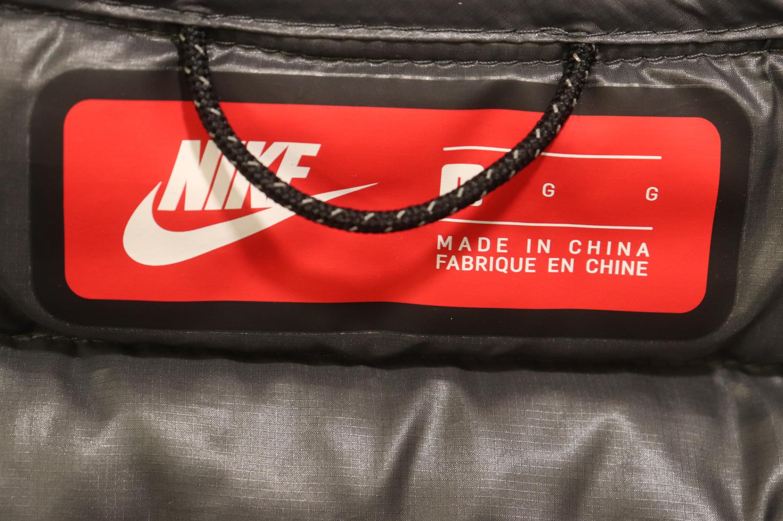 【中古】 NIKE メンズダウンジャケット L DOWN FILL GUILD NIKE L 黒 ブラック ロゴ