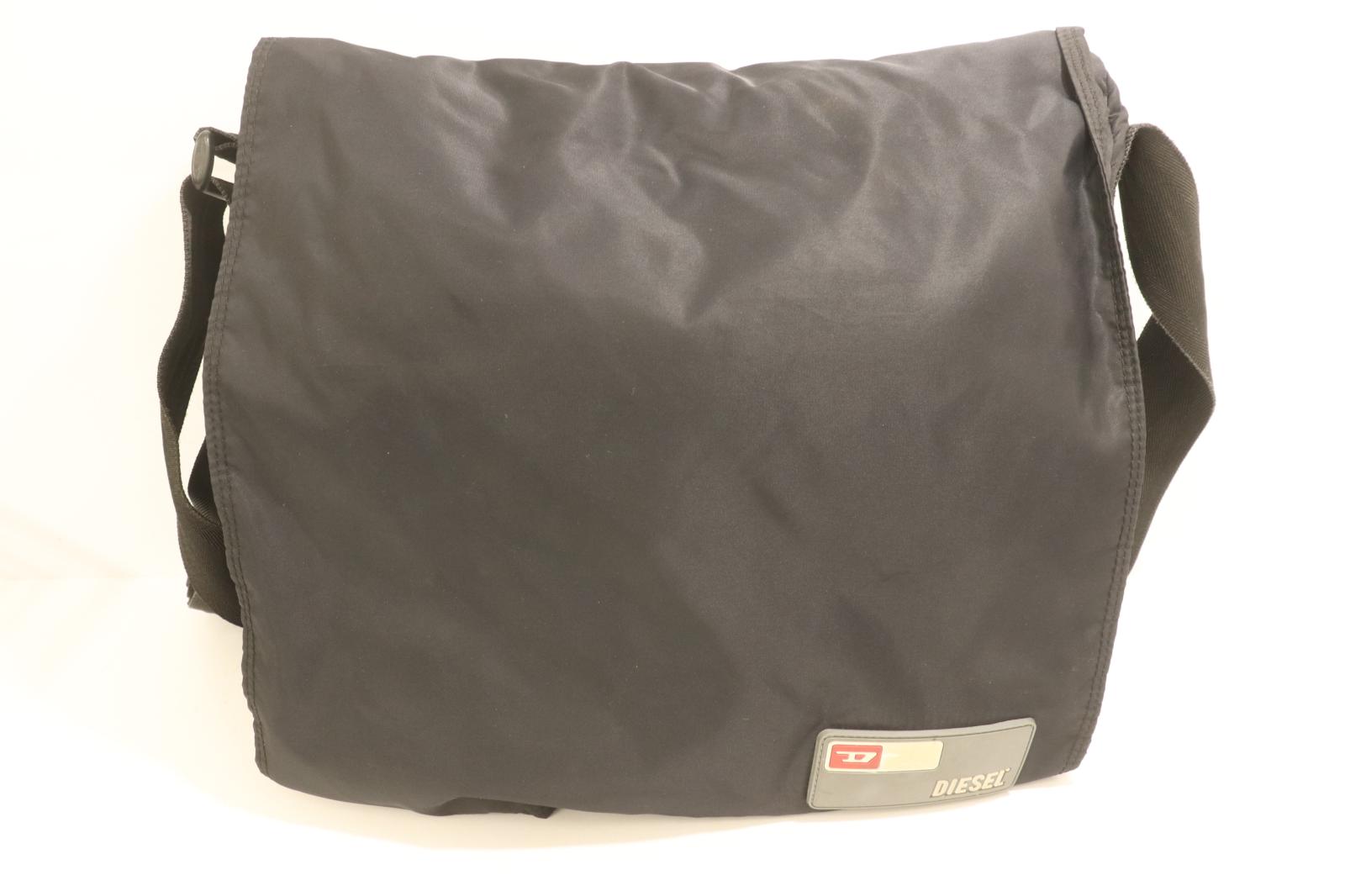 【中古】 DIESEL メンズメッセンジャーバッグ -- ナイロン メッセンジャーバッグ DIESEL -- 黒 ブラック ロゴ