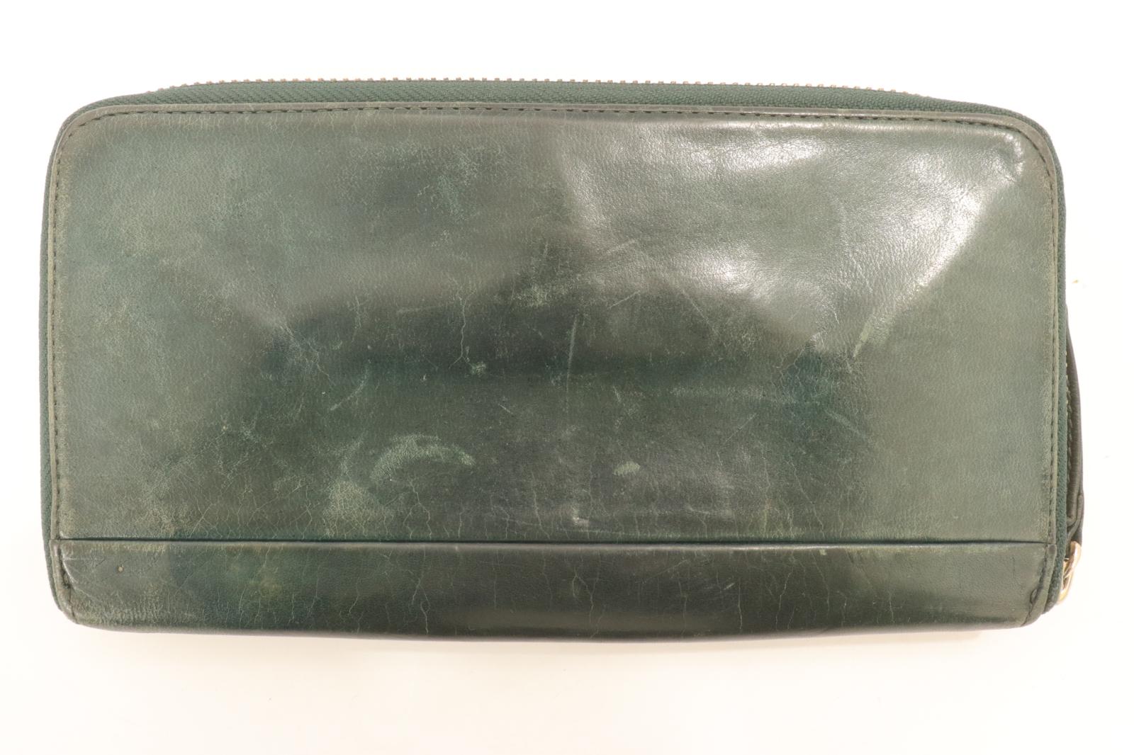 　商品状態説明 詳細説明 WISE LONG WALLET PORTER -- 緑 グリーン 無地 【状態ランク：C 使用感がありダメージが確認できる状態】 【状態備考】 全体的にスレが見られます。金具部分に細かいキズ、塗装の剝がれが見られます。小銭入れ部分に汚れが見られます。内側部分に薄汚れが見られます。 表記サイズ -- 実寸サイズ 幅 20cm縦 10.5cm奥行き 2cm 素材表記 -- カラー 緑 グリーン ※色は担当者の主観で判断しております。 ※表示するモニターごとに色合いが違って見える場合があります。 テイスト /2026-07-08 管理番号 242222078423　