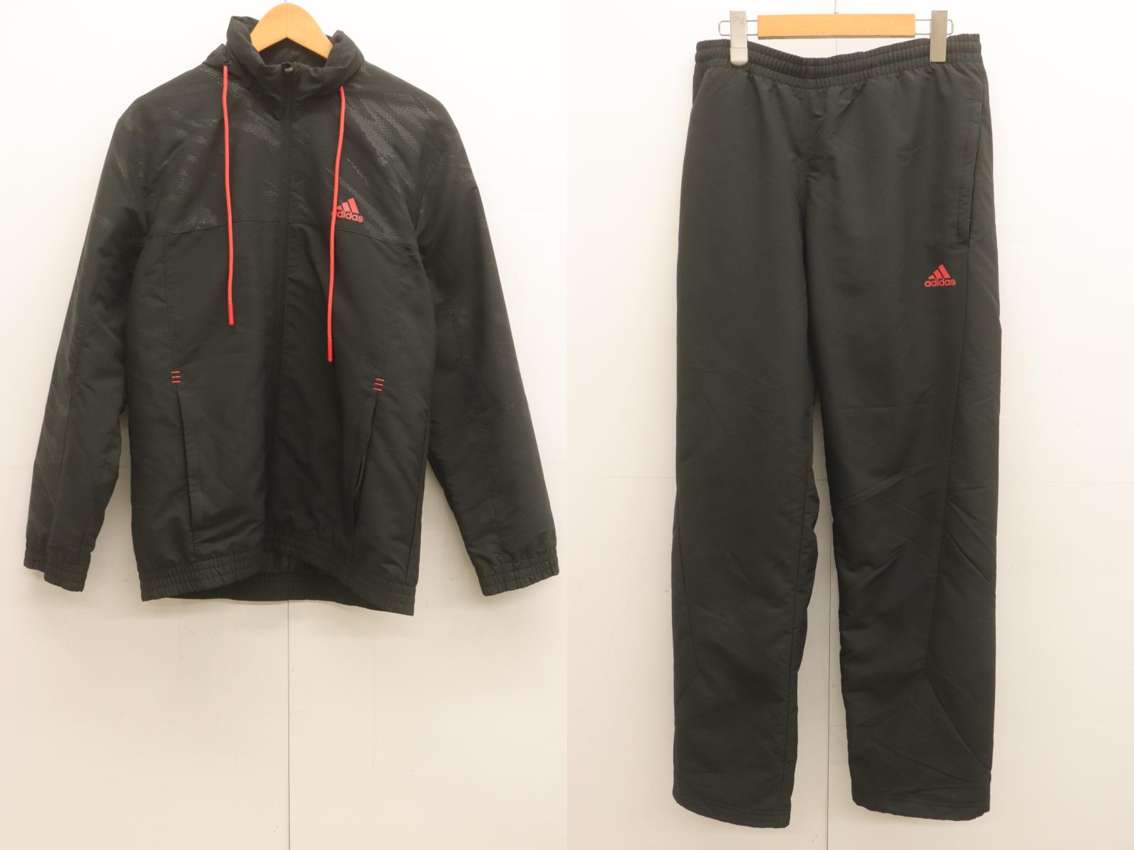 　商品状態説明 詳細説明 セットアップジャージ adidas M 黒 ブラック ロゴ 【状態ランク：C 使用感がありダメージが確認できる状態】 【状態備考】 首元に毛羽立ちが見られます。パンツのウエスト裏地の紐部分に破れ、ダメージが見られます。両裾に汚れが見られます。 表記サイズ M 実寸サイズ 着丈:約72cm身幅:約51cm肩幅:約46cm袖丈:約64cmウエスト:約84cm股上：約27cm股下:約79cmもも幅:約32cm裾幅:約22cm 素材表記 表地：ポリエステル100％ 詰物：ポリエステル100％ 裏地：ポリエステル100％ カラー 黒 ブラック ※色は担当者の主観で判断しております。 ※表示するモニターごとに色合いが違って見える場合があります。 テイスト /2026-08-28 管理番号 242222080086　