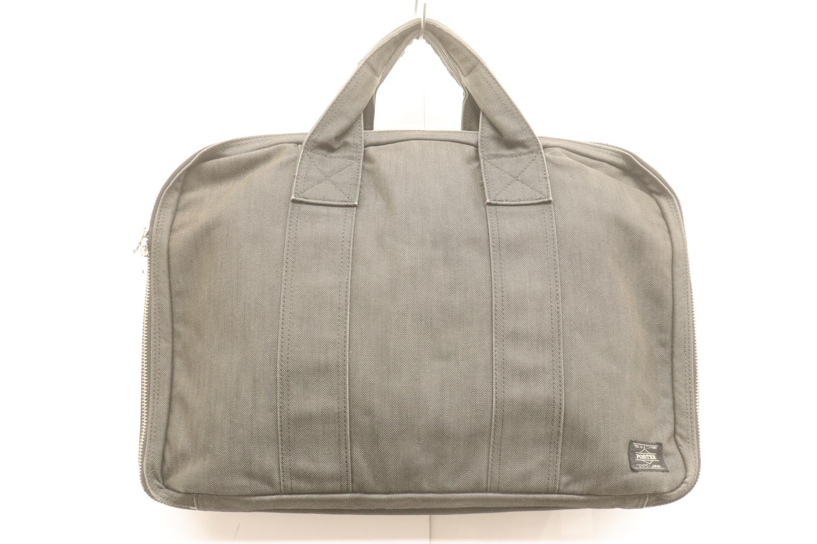 　商品状態説明 詳細説明 SMOKY ブリーフ グレートートバッグ PORTER -- グレー 灰 【状態ランク：D 使用感があり汚れなどのダメージが見られる中古品】 【状態備考】 ショルダーベルトが欠損しています。裏面に色あせが見られます。持ち手部分にダメージが見られます。底面角にスレが見られます。全体的に使用感が見られます。 表記サイズ -- 実寸サイズ 幅 39.5cm縦 29.5cm奥行き 8cm 素材表記 -- カラー グレー 灰 ※色は担当者の主観で判断しております。 ※表示するモニターごとに色合いが違って見える場合があります。 テイスト /2026-09-24 管理番号 242222082339　