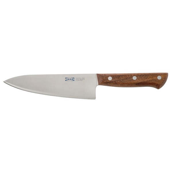 VARDAGEN ヴァルダーゲン 包丁 - ステンレススチール/ウォールナット 16 cm. 頑丈な刃を使用。肉や根菜類などのカットに向いています モリブデンバナジウム鋼のナイフなので切れ味が長持ちします ハンドルの末端まで中子が貫通しているので、強度とバランスに優れます ダークウォールナットの柄は手にしっくりなじみ、グリップ力に優れています 15年品質保証。詳しくは「品質保証のご案内」をご覧ください 初めてご使用になる前に、本製品を洗ってください頑丈な刃を使用。肉や根菜類などのカットに向いていますモリブデンバナジウム鋼のナイフなので切れ味が長持ちしますハンドルの末端まで中子が貫通しているので、強度とバランスに優れますダークウォールナットの柄は手にしっくりなじみ、グリップ力に優れています15年品質保証。詳しくは「品質保証のご案内」をご覧ください初めてご使用になる前に、本製品を洗ってください素材ブレード/ リベット: ステンレススチールハンドル: ウォールナット無垢材, オイルお手入れ方法切れ味をよみがえらせるため、定期的に研いでください手洗いのみ必ずまな板を敷いてください。ワークトップ上で直接ナイフを使わないでください。端のざらざらしたものやギザギザしたものをワークトップの上で絶対に引きずらないでください。表面を傷つけるおそれがあります木製のハンドルは、食品にふれても安全なオイルで定期的にお手入れしてください【商品の大きさ】長さ: 29 cmナイフの刃渡り: 16 cm