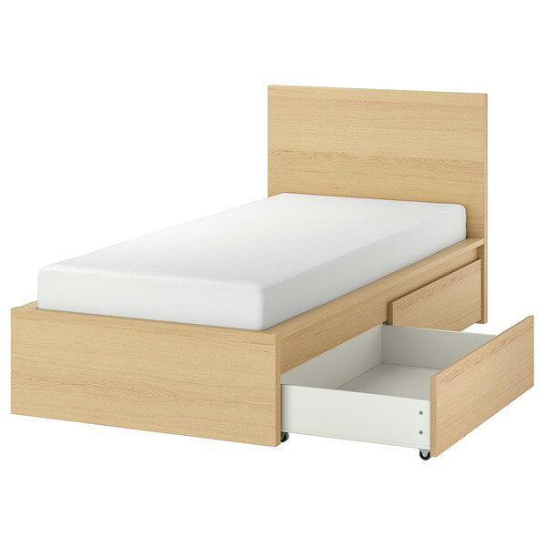 MALM マルム ベッドフレーム 収納ボックス2個付き - ホワイトステインオーク材突き板/ロンセット 90x200 cm. ベッド下に大きな引き出し2個付き。大容量の隠れ収納スペースです。 掛け布団、枕、ベッドリネンなどの収納に最適です 収納ボックスは底にキャスターが付いているので、出し入れが簡単です MALM/マルムのベッドフレームにはMALM/マルム ベッド下収納ボックスが最適です。ベッド下のスペースにぴったり収まり、側面がすっきりとそろいます 突き板仕上げは見た目も手触りも美しさも無垢材と同じで、木目、色味、風合いが一つひとつ微妙に異なります マットレスとベッドリネンは別売りですベッド下に大きな引き出し2個付き。大容量の隠れ収納スペースです。 掛け布団、枕、ベッドリネンなどの収納に最適です収納ボックスは底にキャスターが付いているので、出し入れが簡単ですMALM/マルムのベッドフレームにはMALM/マルム ベッド下収納ボックスが最適です。ベッド下のスペースにぴったり収まり、側面がすっきりとそろいます突き板仕上げは見た目も手触りも美しさも無垢材と同じで、木目、色味、風合いが一つひとつ微妙に異なりますヘッドボードに高さがあるため、背中の後ろに枕をいくつかはさむだけで、ベッドに快適に座って本を読んだりテレビを見たりできますどんな寝具やベッドルーム家具とも相性のいいベッドフレームですマットレスの厚さに合わせてベッドベース（すのこ）の高さを調節できますカーブしたスラットとコンフォートゾーンが特徴のLONSET/ロンセット ベッドベース（すのこ）は、正しい背骨のカーブを維持するのに役立つうえ、オープンな構造が空気を循環させ、マットレスを爽やかに保ちますLONSET/ロンセット ベッドベース（すのこ）は商品の価格に含まれていますが、パッケージが別になっています。お取り忘れにご注意くださいマットレスとベッドリネンは別売りです素材引き出し側部/ 引き出し後部: パーティクルボード, フォイル引き出し底部: パーティクルボード, ラミネート（メラミン）, ABS樹脂引き出し前部: パーティクルボード, 繊維板, オーク材突き板, ステイン, 透明アクリルラッカー, プリント、エンボス アクリル塗装, ABS樹脂, ペーパーヘッド/フット ボード: パーティクルボード, 繊維板, 繊維板, オーク材突き板, 透明アクリルラッカー, プリント、エンボス アクリル塗装, プラスチックエッジ, ハニカム構造ペーパーパッキング(（リサイクル材料含有率70％）ベッドサイド: パーティクルボード, 繊維板, オーク材突き板, 透明アクリルラッカー, プリント、エンボス アクリル塗装, ペーパー, プラスチックエッジベッドベーススラット: 積層合板, ペーパーフォイル, 樹脂接着剤コーティングテープ: ポリプロピレン 100%スラットホルダー: 熱可塑性エラストマーベッドベース: 合板お手入れ方法中性洗剤を含ませた布で拭いてくださいきれいな布でから拭きしてください【商品の大きさ】引き出しの高さ（内側）: 15 cm長さ: 209 cm幅: 105 cm引き出し（内部）の幅: 97 cm引き出し(内部)の奥行き: 59 cmフットボードの高さ: 38 cmヘッドボードの高さ: 100 cmマットレスの長さ: 200 cmマットレスの幅: 90 cm高さ: 100 cm