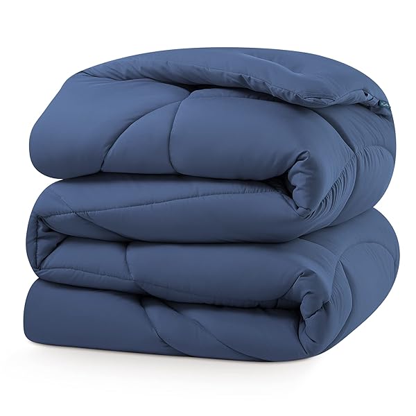 掛け布団 シングル 肌掛け布団 春夏秋です 150x210cm 洗える 暖かい 抗菌防臭 軽量 防ダニ 通気性 オールシーズン 羽毛布団 ネイビー - 快適な睡眠を提供する 1.8kg