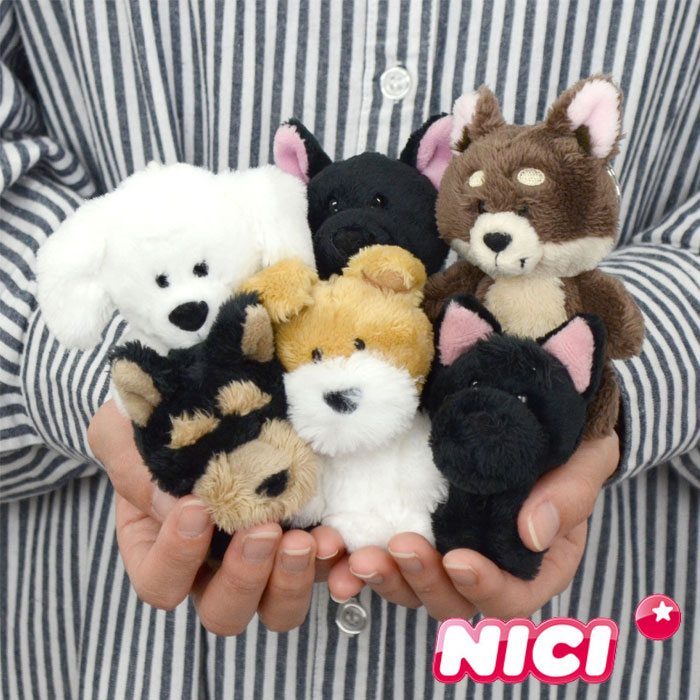 NICI Bean Bags BBキーリング10cm ドイツ生まれのぬいぐるみブランド・NICI（ニキ）のキーホルダーです！ぽっこり癒される肌触りのよさ、抱きしめたくなる愛らしい表情に癒されてしまいます♪小さな部品があります。誤飲による窒息の危険がありますので、6歳未満のお子様には与えないでください。※画像の色調はご使用のモニターの機種や設定により実際の商品と異なる場合があります製品仕様サイズW6×D8×H14cm素材ポリエステル原産国中国注意※他のサイトも運営しておりますのでタイミングにより在庫切れの場合は改めてご連絡いたします。※商品撮影にはデジタルカメラを使用しております。色彩再現には最善を尽しておりますが、お使いのモニタ環境によって多少異なる場合があります。※掲載商品と実際の商品とは、色・柄の出方が多少異なる場合があります。検索用キーワードニキ/キーホルダー/キーリング/NICI/Bean/Bags/BBキーリング/10cm/ブランド/バッグチャーム/バッグアクセサリー/ぬいぐるみ/高校生/おしゃれ/可愛い/新学期/新入学/かわいい/動物/マスコット/アニマル/ギフト/プレゼント/ドイツ/ビーンバッグ/BB/目印/大きい/犬/ドッグ/手のひらサイズ/子供/チャーム/ニルバート/コーティ/メイシー/記念品/景品/バッグ/鍵/可愛い/誕生日/バッグチャーム/マスコットチャーム/ストラップ/ふわふわ/フレンチブルドッグ/グレートピレニーズ/チワワ/ワイアーフォックステリア/ヨークシャーテリア