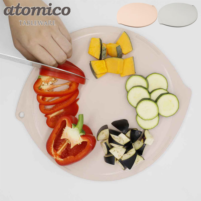 まな板 丸 抗菌 atomico 丸型 カッティングボード グレー ベージュ 抗菌まな板 抗菌加工 俎板 丸型 滑り止め付き 円形 軽量 キッチンツール 日本製 キッチン用品 食洗機対応 複数の食材が切りやすい