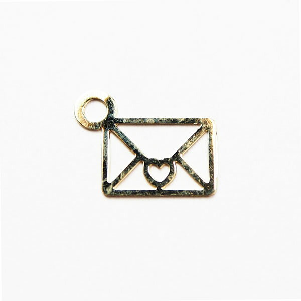 チャーム レター〈ゴールド〉ハンドメイド アクセサリー 材料 パーツ 素材 UV デコ 手芸 レジン レジンアクセサリー