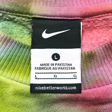 ナイキ タイダイ ブランドスウェット サイズ表記 L マルチカラー NIKE 長袖 ロゴ 刺繍 赤 レッド 青 ブルー 緑 グリーン 黄 イエロー トレーナー ワンポイント 古着【中古】wv2101-0188