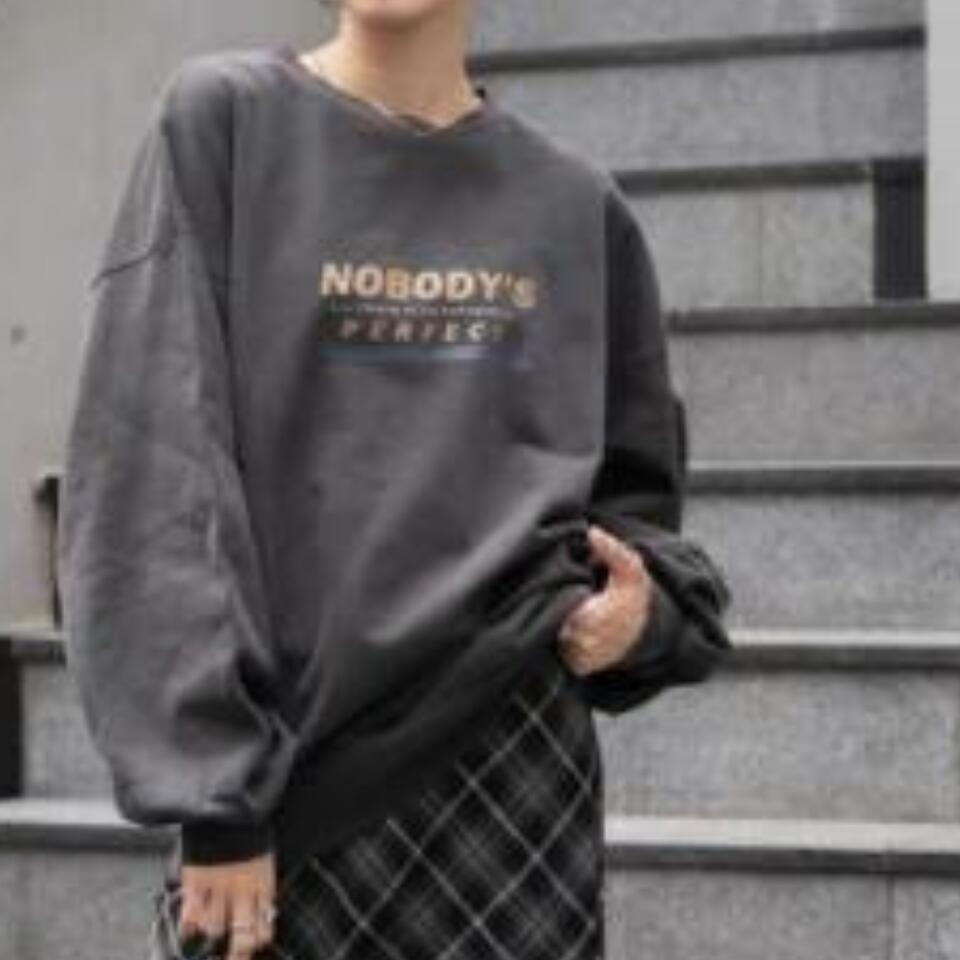 【SALE4399円→2749円】ヴィンテージライクピグメントスウェット トレーナー レディース スウェット トップス 長袖 パーカー カレッジロゴ ヴィンテージ風 古着風 ワンポイント 秋 冬 秋服 WEGO ウィゴーのサムネイル