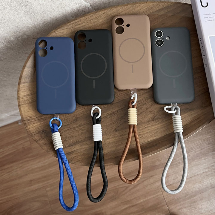 ストラップ付き iPhoneケース 持ちやすい マグセーフ対応 くすみカラー magsafe対応 ぷっくり うねうね 可愛い 落下防止 アイフォン 便利雑貨 黒 グレー ベージュ ブルー iPhone16 iPhone15 iPhone14 iPhone13 ケース ソフト 柔らかい カジュアル おしゃれ