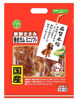 リニューアルに伴いパッケージ・内容等予告なく変更する場合がございます。予めご了承ください。 名　称 新鮮ささみ　巻きガム　ミニソフト　40本 内容量 40本入(20本×2袋) 特　徴 ◆ささみ専門メーカーが送る自慢の一品！ ◆低脂肪で良質なタンパク質の新鮮な鶏ササミを使用しております。 ◆新鮮ささみ ◆牛皮ガム使用 ◆ソフトタイプ ◆発色剤・着色料は不使用です。 ●新鮮で良質な鶏ささみをガムに巻いたスナックです。 ●幅広い犬種に喜ばれる、ソフトタイプのおやつです。 ●わんちゃんのごほうびにどうぞ！ 原材料 鶏肉、牛皮（ガム）、グリセリン、プロピレングリコール、リン酸塩（Na）、調味料（アミノ酸）、酸化防止剤（V．C、V．E） 区　分 ペットフード/原産国　日本 ご注意 ●開封前は直射日光、高温多湿を避けて保存してください。 ●開封後は冷蔵庫（0℃〜48℃）で保管し、賞味期限に関わらず早めにお与えください。 ◆本品記載の使用法・使用上の注意をよくお読みの上ご使用下さい。 販売元 株式会社友人　宮崎県都城市鷹尾1丁目27-15 電話：0986-46-1710 広告文責 株式会社ツルハグループマーチャンダイジング カスタマーセンター　047-409-4023 JANコード：4582129252578　