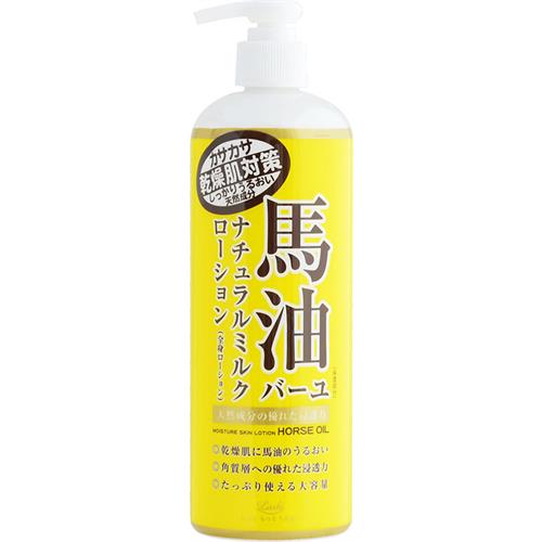 リニューアルに伴いパッケージ・内容等予告なく変更する場合がございます。予めご了承ください。 &nbsp; 商品名称 コスメテックスローランド ロッシ モイストエイド　馬油ナチュラルミルクローション 内容量 485ml 特徴 ●カサカサ乾燥肌に、家族で使える大容量全身ミルクローション。●肌なじみが良く、乾燥から肌を保護する高保湿成分『馬油』配合。 材質・原材料・成分 水、DPG、ミネラルオイル、馬油、アルニカ花エキス、セイヨウオトギリソウ花/葉/茎エキス、セイヨウキズタ葉/ 茎エキス、セイヨウトチノキ種子エキス、ハマメリス葉エキス、ブドウ葉エキス、ハトムギ種子エキス、カルボマー、フェノキシエタノール、ヒドロキシエチルセルロース、メチルパラベン、水酸化K、ステアレス-13、セスキオレイン酸ソルビタン、BG 使用方法 適量をお顔や手、足など乾燥が気になる部分によくなじませてください。◆本品記載の使用法・使用上の注意をよくお読みの上ご使用下さい。 区分 美容・コスメ・香水/（ボディケア用品）/原産国:日本 保管及び取扱い上の注意（免責） 〇直射日光の当たる場所、極端に高温または低温の場所での保管は避けてください。 〇傷やはれもの、 しっしん等、異常のある部位には使用しないでください。〇お肌に異常が生じていないかよく注意して使用してく ださい。化粧品がお肌に合わないとき、即ち使用中、赤み、 はれ、かゆみ、刺激、色抜け(白斑等)や黒ずみ等の異常が現れたとき、 使用したお肌に直射日光が当たって上記のような異常があらわれた場合は、使用を中止してください。そのまま使用を続けますと、症状を悪化させることがありますので皮膚科専門医等へご相談をおすすめします。〇乳幼児の手の届かないところに保管してください。 〇目に入ったときはすぐに洗い流してください。 天然成分を配合している為、色、香り等多少変わることがありますが、品質に問題はありません。◆本品記載の使用法・使用上の注意をよくお読みの上ご使用下さい。 お問合せ先 お客様相談窓口・・・電話番号:03-3585-9301 電話受付時間・・・月-金 9：00-17：00（祝日を除く） 広告文責 株式会社ツルハグループマーチャンダイジングカスタマーセンター　047-409-4023 JANコード：4936201110223