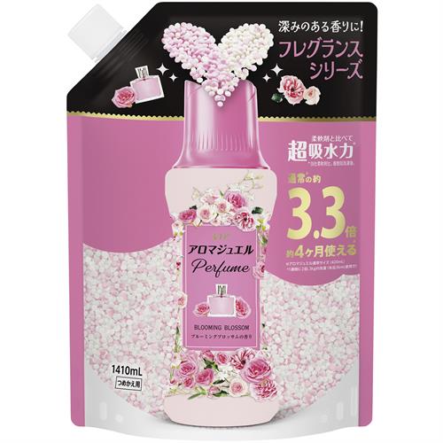リニューアルに伴いパッケージ・内容等予告なく変更する場合がございます。予めご了承ください。 &nbsp; 商品名称 P&amp;Gジャパン レノア アロマジュエル Perfume お洗濯の香り付けビーズ ブルーミングブロッサムの香り 詰め替え 超特大 1410mL 内容量 1410ml 特徴 ◆深みのある香りに！フレグランスシリーズ &nbsp; ◆柔軟剤と比べて、超吸水力*&amp;香り長続き2色の香水ビーズ。 &nbsp; ◆複雑で深みのある香り。 &nbsp; ◆柔軟剤より上質なフレグランスが香水よりやさしく、長く続きます。人気の香水から着想　 &nbsp; ◆ブルーミングブロッサムの香り：ローズの優美な香りに、ホワイトムスクの繊細さを重ねた甘く洗練された大人フローラル。 &nbsp; ◆お洗濯のはじめに入れるだけ！縦型・ドラム式どちらでもOK &nbsp; ◆通常※の約3.3倍　約4ヶ月使える ※アロマジュエル通常サイズ（420mL） 1週間に2回、3kgの洗濯(本品36mL使用で) &nbsp; *当社柔軟剤比。複数回洗濯後。 成分 安定化剤、香料 使用方法 ・お洗濯のはじめに入れるだけ！ 1 洗濯槽にビーズを直接入れるだけ。 2 洗剤や柔軟剤をいつも通り入れる。空気を含んだビーズだからよく溶ける。 ・「すすぎ1回」で香りもっと長続き！溶け残りも心配なし！ ・おしゃれ着コースやドライコースでお使いの場合、製品を溶かしてから、衣類を入れてください。 ・縦型・ドラム式どちらでもOK。 ・自動投入洗濯機の場合も、ビーズは必ず洗濯槽へ投入してください。 ・自動投入洗濯機に：普段の柔軟剤と使うとさらに香り長続き！気分で香りも変えられる。（使用量の目安：衣料1kgに対して12mL） ・上記は目安ですので、お好みの香りの強さになるように、量を調節できます。 ・つめかえる場合は、全部使い切ってからそのまま洗わずつめかえてください。◆本品記載の使用法・使用上の注意をよくお読みの上ご使用下さい。 区分 日用品雑貨/洗剤 注意事項 香りの感じ方には個人差があります。 使用量の目安を参考に、周囲の方にもご配慮の上、お使い下さい。 食べ物ではありません。 子供や認知症の方の手の届く所に置かない。 用途外に使用しない。 高温、および直射日光などをさけて保管する。 高温や直射日光での保管によりビーズの色が変わる可能性がありますが品質に問題ありません。 万が一、溶け残った場合は、水でよく洗い流してください。 まれに、シミなどができてしまった場合、中性洗剤などでよく洗い流してください。 気圧や温度の変化によって流通過程でパッケージ内の空気が膨張しても問題ないように穴が開いています。製品品質への問題はありませんので、安心してお使いください。 窒息の原因になる可能性がありますので、容器キャップは常に固く締め、お子様が誤って口にいれないようにしてください。 応急処置：万が一、飲み込んだ場合は水を飲ませる、又、目に入った場合はこすらずに水でよく洗う等応急処置をし、医師に相談する。◆本品記載の使用法・使用上の注意をよくお読みの上ご使用下さい。 お問合せ先 0120-021321　祝日・年末年始を除く月-金の9:15-17:00 〒651-0088 神戸市中央区小野柄通7-1-18 広告文責 株式会社ツルハグループマーチャンダイジングカスタマーセンター　047-409-4023 JANコード：4987176364166
