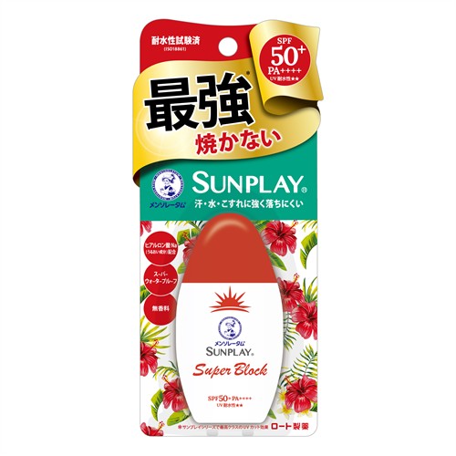 リニューアルに伴いパッケージ・内容等予告なく変更する場合がございます。予めご了承ください。 名　称 メンソレータム　サンプレイ　スーパーブロック 内容量 30g（27mL） 特　徴 ◆耐水性試験済 SPF50+　PA++++　UV耐水性★★ 顔・からだ用 ◆UVカットにこだわった最強※1日やけ止め。 強烈紫外線から長時間※2守る！焼かない！ ※1 サンプレイシリーズで最高クラスのUVカット効果 ※2 こまめにぬりなおすこと ◆「太陽と遊ぶ」SUNPLAY 照りつける太陽の下でも、思いっきり1日を楽しんでもらいたいから使いやすい使用感とUVカット力にどこまでもこだわりました。 ◆日常・レジャー・スポーツ・海・プールにも！ お買い物 お出かけ レジャー 海・プール スポーツ ◆強烈紫外線をブロック シミやそばかすの原因となるUV-B波とハリや弾力低下の原因となるUV-A波をしっかりブロック ◆ヒアルロン酸Na（うるおい成分）配合 ◆冷たくて気持ちいい！ぬり直しも快適！ ◆スーパーウォータープルーフ ◆汗・水・こすれに強く落ちにくい ◆無香料・無着色 成　分 シクロペンタシロキサン、水、メトキシケイヒ酸エチルヘキシル、酸化亜鉛、トリエチルヘキサノイン、ジグリセリン、酸化チタン、メタクリル酸メチルクロスポリマー、トリメチルシロキシケイ酸、ジエチルアミノヒドロキシベンゾイル安息香酸ヘキシル、ヒアルロン酸Na、酢酸トコフェロール、リン酸アスコルビルMg、グリチルリチン酸2K、ラウリルPEG-9ポリジメチルシロキシエチルジメチコン、含水シリカ、ハイドロゲンジメチコン、トリイソステアリン酸ポリグリセリル-2、1，2-ヘキサンジオール、メチルパラベン、水酸化Al、パンテノール、（ビニルジメチコン／ラウリルジメチコン）クロスポリマー、EDTA-2Na 使用方法 ・よく振ってから使用すること。 ・適量を肌にムラなくぬること。（ぬりムラを防ぐためには重ねぬりがおすすめ。）使用量が少ないと、充分な日やけ止め効果が得られません。 ・効果を保つため、こまめにぬりなおすこと。特に、汗をぬぐうことが多い場合（海、山、スポーツ時など）は、汗をかいた後やタオルでふいた後などにも、こまめにぬりなおすこと。 ・落とす時は、洗浄料又はクレンジング剤でていねいに洗い流すこと。 区　分 化粧品/日焼け止め、UVケア/原産国　ベトナム ご注意 ◆本品記載の使用法・使用上の注意をよくお読みの上ご使用下さい。 製造販売元 ロート製薬株式会社　大阪市生野区巽西1-8-1 お問合わせ先電話：0120-503-610　受付時間：9:00-17:00（土、日、祝日を除く) 広告文責 株式会社ツルハグループマーチャンダイジング カスタマーセンター　047-409-4023 JANコード：4987241138883　