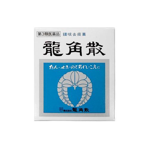 お買い上げいただける個数は3個までです リニューアルに伴いパッケージ・内容等予告なく変更する場合がございます。予めご了承ください。 &nbsp; 商品名称 龍角散 20g りゅうかくさん 内容量 20g 特徴 ◆水なしで服用する微粉末生薬製剤です。◆微粉末生薬成分がのどの粘膜に直接作用します。◆眠くなる成分は入っていません。◆のどの粘膜に直接作用し、弱ったのどの繊毛運動を活発にします 効能／効果 せき、たん、のどの炎症による声がれ、のどのあれ、のどの不快感、のどの痛み、のどのはれ 用法／用量 ●付属のさじ（山盛り1杯0.3g）で服用してください ●1日服用回数：3-6回 ●1回量 ・大人（15歳以上）1杯 ・11歳以上15歳未満　2/3杯 ・8歳以上11歳未満　1/2杯 ・5歳以上8歳未満　1/3杯 ・3歳以上5歳未満　1/4杯 ・1歳以上3歳未満　1/5杯 ・3ヶ月以上1歳未満　1/10杯 ・3カ月未満　服用しないこと 材質・原材料・成分 キキョウ末、キョウニン、セネガ末、カンゾウ末、炭酸Ca、リン酸水素Ca、炭酸Mg、安息香酸、香料 使用方法 ●付属のさじで1回量をとり、舌の上でゆっくり溶かしながら、のどの方に運んでください。※必ず水なしで服用してください。◆本品記載の使用法・使用上の注意をよくお読みの上ご使用下さい。 区分 第3類医薬品 保存方法 直射日光の当たらない湿気の少ない涼しい所に密栓して保管してください。 保管及び取扱い上の注意（免責） (1)使用後は、容器を必ず中ぶたで密栓した上で、外ぶたで封をしてください。（湿気等で品質が変わることがあります。）(2)直射日光の当たらない湿気の少ない涼しい所に密栓して保管してください。(3)小児の手の届かない所に保管してください。(4)他の容器に入れ替えないこと。（誤用の原因になったり品質が変わります。）(5)使用期限を過ぎた製品は服用しないでください。◆本品記載の使用法・使用上の注意をよくお読みの上ご使用下さい。 注意事項 ●次の人は服用前に医師、薬剤師又は登録販売者に相談してください(1)医師の治療を受けている人。(2)薬などによりアレルギー症状を起こしたことがある人。(3)高熱の症状のある人。 ●服用後、次の症状があらわれた場合は副作用の可能性があるので、直ちに服用を中止し、この説明文書を持って医師、薬剤師又は登録販売者に相談してください ＜関係部位：症状＞・皮膚：発疹・発赤、かゆみ ・消化器：吐き気・嘔吐、食欲不振 ・精神神経系：めまい&nbsp;&nbsp;●5-6日服用しても症状がよくならない場合は服用を中止し、この説明文書を持って医師、薬剤師又は登録販売者に相談してください◆本品記載の使用法・使用上の注意をよくお読みの上ご使用下さい。 お問合せ先 03−3866−1326 広告文責 株式会社ツルハグループマーチャンダイジングカスタマーセンター　047-409-4023 JANコード：4987240210153