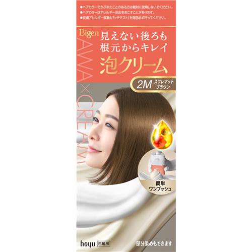 リニューアルに伴いパッケージ・内容等予告なく変更する場合がございます。予めご了承ください。 &nbsp; 商品名称 ホーユー ビゲン泡クリームカラー　2M 内容量 50g+40g+5mL/色：スフレマットブラウン 特徴 ●濃密もっちり泡クリーム。●手塗りで簡単。するりと伸びてしっかり密着。●見えない後ろもしっかり染まる。●美しい髪色のために6種のこだわり成分配合。・色持ち成分（タウリン・テアニン）・ツヤ成分※1（ツバキ油・ヒマワリ油）※1毛髪保護成分・うるおい成分（海藻エキス・海洋コラーゲン※2）※2水溶性コラーゲン液-3●カラー後の髪をケアするアフターカラー美容液付き。●塗りやすさと染まりやすさが進化した薬剤だから、見えない後ろも濃密に染まる 泡クリームの白髪染め 効能／効果 白髪が染まる 用法／用量 （1）ボトルを振る・・上下に20回ほど強く振ります。（2）手に出す・・プッシュレバーをしっかり押し、クリームを出します。（3）髪にぬる・・乾いた髪にぬり、髪全体になじませます。30分放置（4）洗い流す・・よくすすぎ、シャンプー・コンディショナーをし、タオルドライ後、付属のアフターカラー美容液で仕上げます。 材質・原材料・成分 1剤／有効成分：塩酸2,4-ジアミノフェノキシエタノール、トルエン-25-ジアミン、パラアミノフェノール、パラフェニレンジアミン、レゾルシン　その他の成分：HEDTA・3Na2水塩、LPG、PEG-30ラノリン、PEG-8、POE(21)ラウリルエーテル、POEセチルエーテル、アスコルビン酸、グリコール酸、ステアルトリモニウムクロリド、タウリン、ツバキ油、テアニン、ヒマワリ油-1、ベヘニルアルコール、ミリスチルアルコール、モノエタノールアミン、ルチン、海藻エキス-1、強アンモニア水、水溶性コラーゲン液-3、尿素、濃グリセリン、無水亜硫酸Na、流動パラフィン、香料　2剤／有効成分：過酸化水素水　その他の成分：POEステアリルエーテル、POEセチルエーテル、ジメチコン、ステアリルアルコール、ステアルトリモニウムクロリド、ヒドロキシエタンジホスホン酸4Na液、ヒドロキシエタンジホスホン酸液、フェノキシエタノール、ベヘニルアルコール、ポリ塩化ジメチルジメチレンピロリジニウム液、高重合ジメチコン-1、流動パラフィン　美容液／水、ジメチコン、PG、エタノール、グリセリン、セテアリルアルコール、ベヘントリモニウムメトサルフェート、セタノール、BG、（C12-14）パレス-12、EDTA-2Na、アミノプロピルジメチコン、アモジメチコン、加水分解コンキオリン、ジメチコノール、酒石酸、タウリン、テアニン、ハチミツ、ヒドロキシエチルセルロース、フェノキシエタノール、ミリスチン酸オクチルドデシル、香料 区分 美容・コスメ・香水/ヘアカラー・白髪染め/医薬部外品 保管及び取扱い上の注意（免責） ●幼小児の手の届かない所に保管してください。●高温や直射日光を避けて保管してください。●幼小児には使用しないでください。◆本品記載の使用法・使用上の注意をよくお読みの上ご使用下さい。 注意事項 ＜必ずご購入前・ご使用前にお読みください。＞●ご使用の際は使用説明書をよく読んで正しくお使いください。●次の方は使用しないでください。・今までに本品に限らずヘアカラーでかぶれたことのある方・今までに染毛中または直後に気分の悪くなったことのある方・皮膚アレルギー試験（パッチテスト）の結果、皮膚に異常を感じた方・頭皮あるいは皮膚が過敏な状態になっている方（病中、病後の回復期、生理時、妊娠中等）・頭、顔、首筋にはれもの、傷、皮膚病がある方・腎臓病、血液疾患等の既往症がある方・体調不良の症状が持続する方（微熱、けん怠感、動悸、息切れ、紫斑、出血しやすい、月経等の出血が止まりにくい等）●薬剤や洗髪時の洗い液が目に入らないようにしてください。●眉毛、まつ毛には使用しないでください。◆本品記載の使用法・使用上の注意をよくお読みの上ご使用下さい。 製造元企業名 ホーユー株式会社 お問合せ先 ホーユー株式会社　お客様相談室：0120-416-229 広告文責 株式会社ツルハグループマーチャンダイジングカスタマーセンター　047-409-4023 JANコード：4987205014109