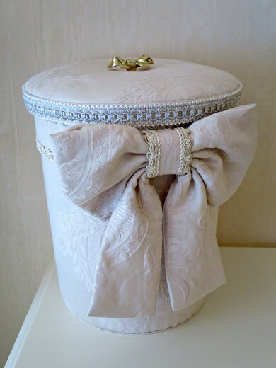 プリンセス雑貨 ダストボックス リボン 蓋付き リボンとブーケ柄オフホワイト 姫系雑貨