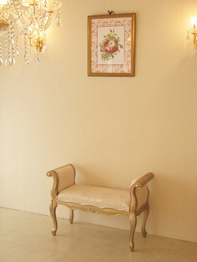 アーム付きベンチ シェルの彫刻 アンティークゴールド色 リボンとブーケ柄オフホワイト　輸入家具 オーダー家具 プリンセス家具