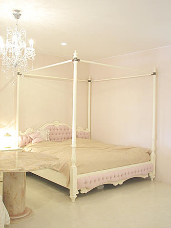 輸入家具 オーダー家具 プリンセス家具 女優ベッド 天蓋付き オードリー キングサイズ ピンクモアレの張地