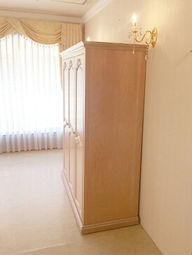 輸入家具 オーダー家具 プリンセス家具 ワードローブ 3枚扉 ピンクベージュ色