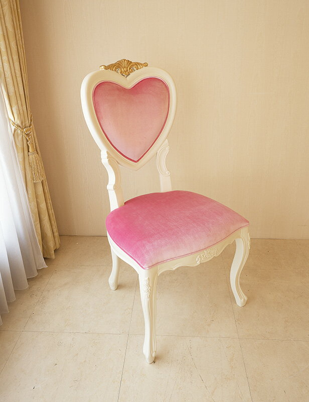 輸入家具 オーダー家具 プリンセス家具 ハート型チェア 脚部分 薔薇の彫刻 ホワイト＆ゴールド色 ベビーピンクのベルベット