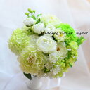 Wedding Flower Unjourの商品をご覧頂きありがとうございます(*^-^*) こちらは、アートフラワー（造花）を使用したブーケです。 ホワイトとグリーンのローズ、ラナンキュラス、ジャスミン、スノーボールを束ねた清楚で爽やかなクラッチブーケです。 ブーケ:約W20cm×H30cm ブートニア付 高品質なアートフラワーを使用しています。 注文後にお作り致します。Wedding Flower Unjourは高品質なアートフラワーを使用した商品をスッタフが一つ一つ丁寧にお作りしています。