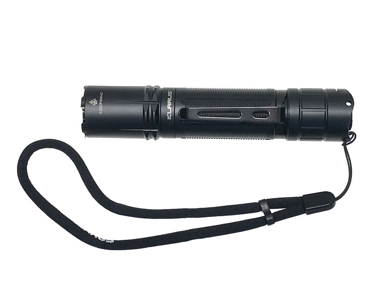 【中古】 KLARUS XT2CR Pro 充電式フラッシュライト 2100ルーメン【ランクA 欠品なし 箱に傷みあり】