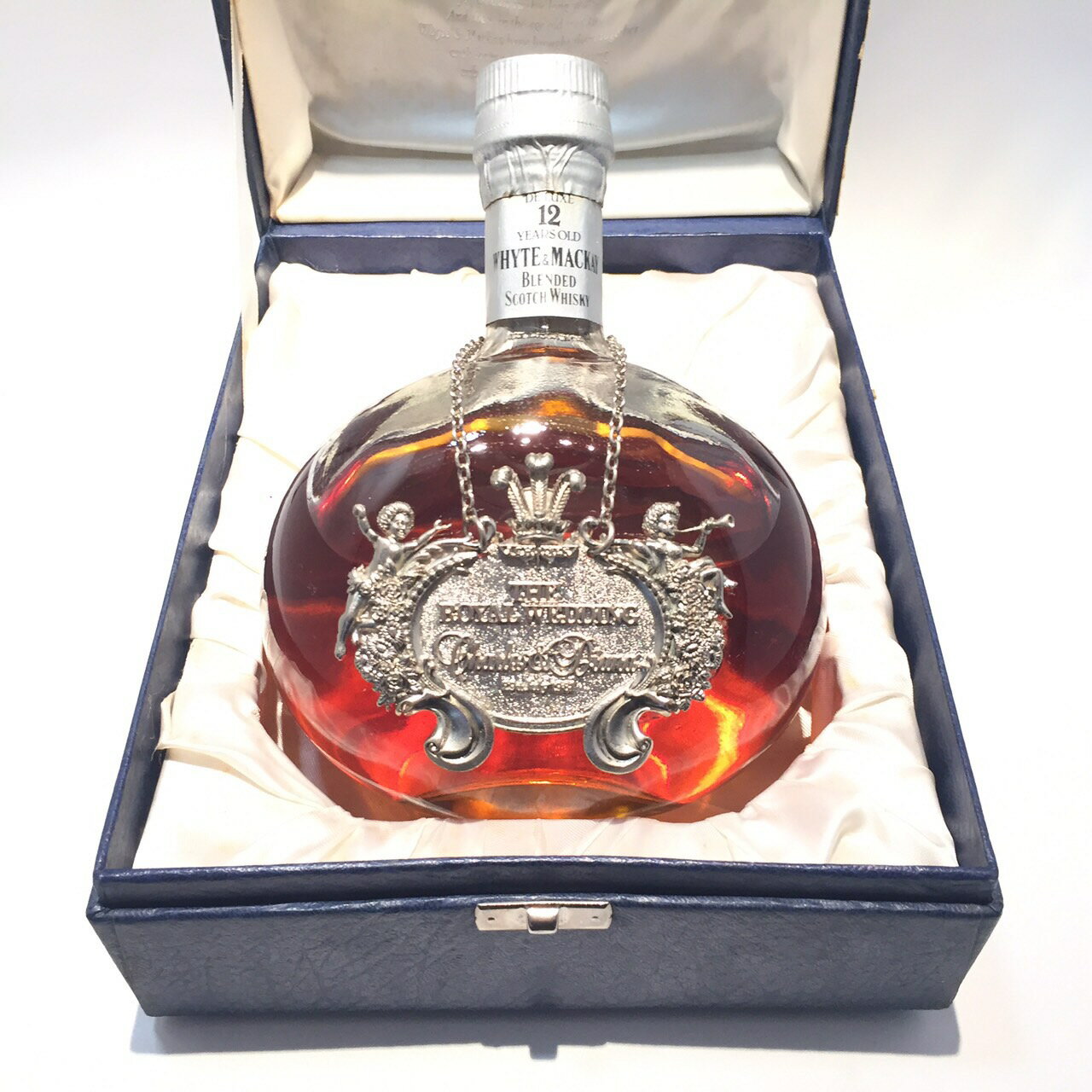 zCg & }bJC 12N1981N_CAiܐLO{gWHYTE & MACKAYDE LUXE 12 YEARS OLDTHE ROYAL WEDDING43%Vol. / 75cl.