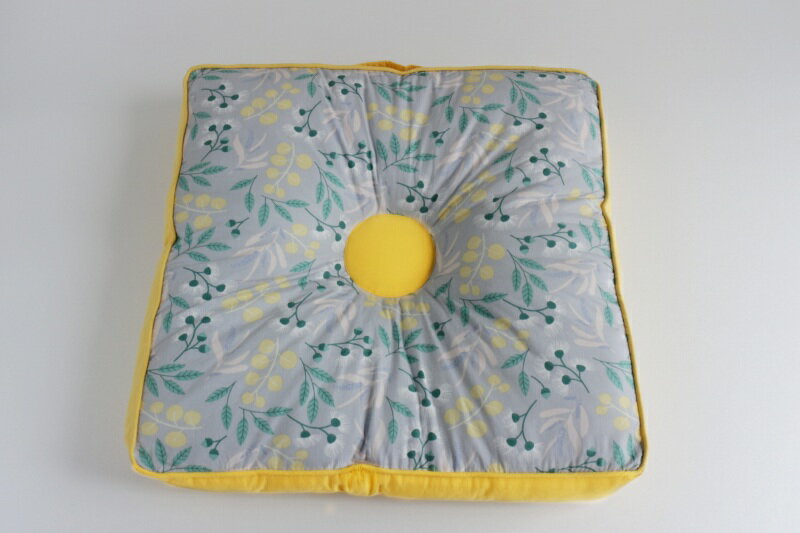 綿100％の花型クッション　四角　40X40X6　 YE