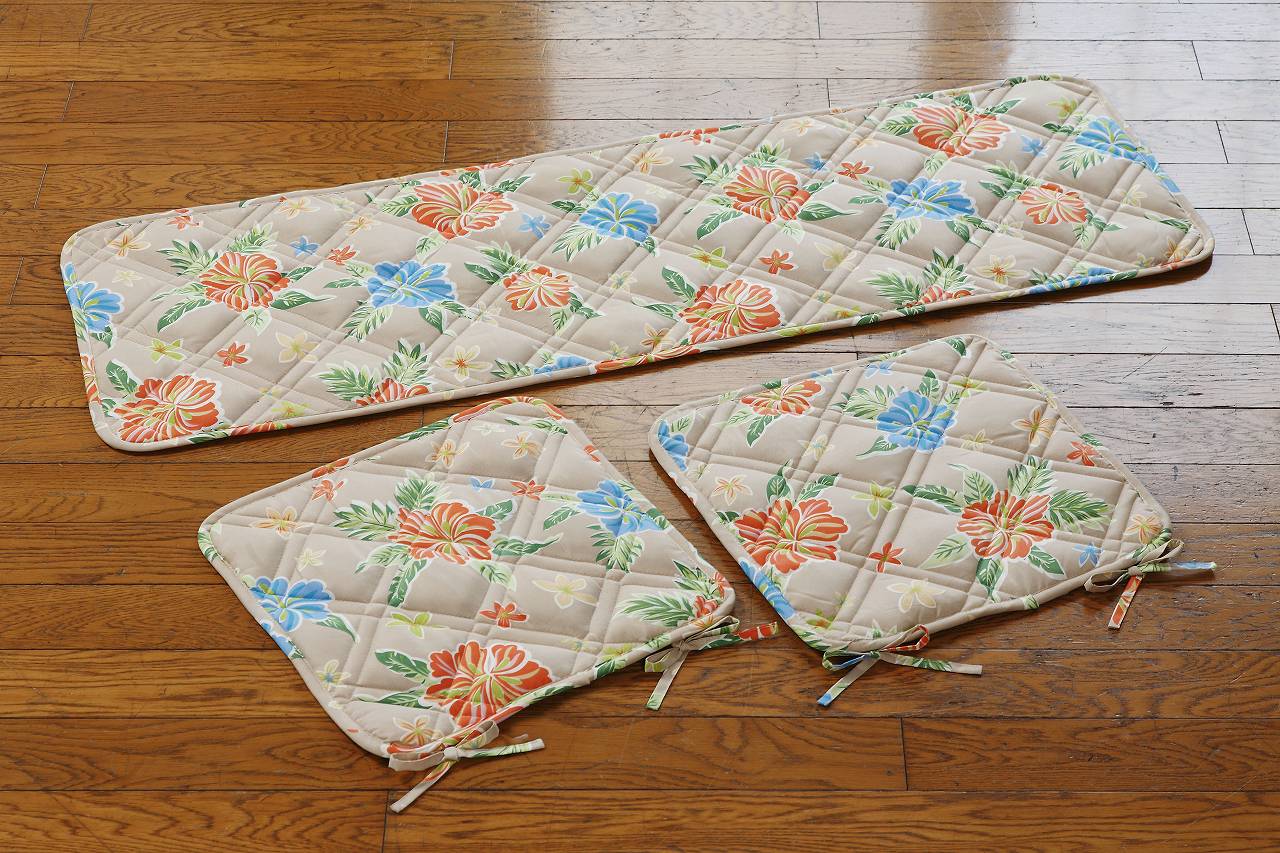 樂天商城 - 【残りわずか【40x120cm】花柄キルトマルチカバー　パラダイス　※写真の上部分　40×120サイズのみの販売となります。