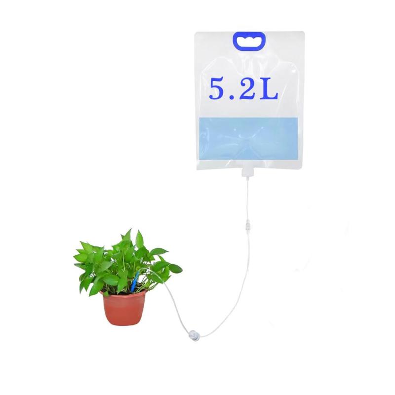 水やり当番 自動水やり 自動水やり器 1つの水出口 5.2L 大容量 水量調節可能 植物自動じょうろ 給水器 園芸 観葉植物 野菜に適用 盆栽植物 室内植物 テラス植物製品規格：水袋の容量は5.2 L超大容量、1本の出水口、良質なPVC材質で作られている。正確な調整：バルブの滴水速度を調整するターンテーブルは滴水速度をよりよく制御でき、植物に正常な灌水状態を維持させることができる。使いやすい：設計が簡潔で、使いやすい、大面積の給水口は水袋を水で満たすのに便利で、水袋と植物のレベルの高さは水量に影響して、正しい高さを維持して正しい水量を確保することができます。適用範囲は広い：室内植物、盆栽植物、ゴンドラ、庭植物、デスクトップ植木鉢、懸垂植物、室外花園、家庭或いは事務室に適用する。安心して外出する：出張や休暇中、植物に水をやるのを忘れる心配はありません。水をやりすぎるのを防ぐこともできます。水袋に水をいっぱい入れると、家族や友人と休暇を楽しむことができます。植物愛好家へのプレゼントにもおすすめです。