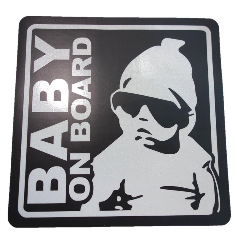 BABY ON BOARD 赤ちゃん 乗車中 (16cm マグネット ステッカーブラック)「BABY ON BOARD」の16cm(ブラック) 赤ちゃんが乗車中であることを後続車に知らせます。マグネットで車体に簡単取り付け可能家族の車間でかんたん交互取り付け可。夜でも見やすい反射シート採用。素材：屋外用塩ビシート・マグネットシート本体サイズ　16cmx16cm　素材　マグネットシート