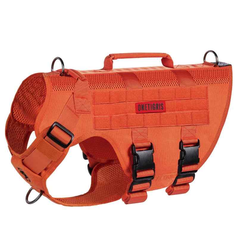 OneTigris 犬用胴輪 犬ハーネス 小型犬/中型犬/大型犬に向け 通気性 調節可能 引っ張り防止 アタマを通さず ドッグハーネス 喉に優しい ネームプレート お出かけ便利 1000ナイロン製 (オレンジ,【完全に調節可能】：各犬種に通用できる犬ハーネスです。M サイズの背周り 16CM-23CM；胸囲： 24”-32CM。L サイズの背周り 18CM-25CM； 胸囲： 27-36CM。 XLサイズの背周り 20CM-29CM； 胸囲： 31-40CM。小型犬・中型犬・大型犬のいろいろな体格の犬外出に適しています。首周りと胸周りのところは合計四ヶ所の調整部分があり、装着時にご愛犬のサイズによって自由に調節できます。【注：購入する前にご愛犬のサイズを測定することは非常に重要です】【束縛感ないデザイン&amp;着脱が楽で使いやすい】：この犬ハーネス首には2つのバックルと胸の2つのバックルが付いているため、合計四つバックルで、着脱が非常に簡単です。背中と胸で支えるハーネスなので、犬が力強く引っ張っても首に掛かる負担がない。ご愛犬にとって咳き込みを軽減しなり、窮屈にも感じません。散歩中もハーネスがズレずに快適にお散歩できます。【引っ張り防止&amp;ロック機能バックル】：胸元の金属のDリングっかにリードを通しただけで、犬が引っ張ると、あなたの方を向いて向きを変えるので、すぐに引っ張りをしなくなります。引っ張り癖が弱くなることができます。【柔軟で耐久性抜群の素材】表地には引き裂きや摩耗に強い大力馬ナイロンを採用し、伸縮性がありながらも型崩れしにくく、長期間ご使用いただけます。裏地は厚手の通気メッシュ素材で、蒸れずに快適、一日中着用してもストレスフリーです。引っ張る圧力が体に均等に分散されます。長時間着ても心地がいい、着たり抜いたりする簡単になります安心の犬用ハーネスです。【色々なシーンでとても便利】ワンちゃんが狂う時、階段を上がるとか、車中とか、アウトドア 、キャンプ、 登山 、ハイキング 、トレーニングと行動サポートも役立ちます。