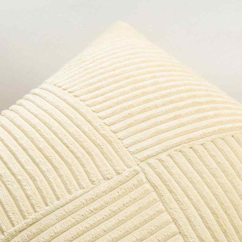 White marketのOtostar クッションカバー 45x45cm 1枚 おしゃれ 可愛い 無地 コーデュロイ 4分割斜めストライプ デザイン モダン ジッパー式 インテリア 室内装飾用 装飾用ピローカバー (45x45,ベージュ)｜アングル2
