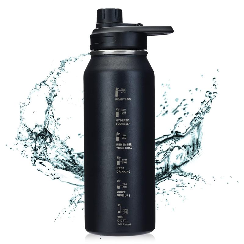 BottHealth 保冷 水筒 1リットル 1000ml 魔法瓶 直飲み 漏れ防止 SUS304 ステンレス 真空断熱 スポーツボトル 軽量 洗いやすい 広口 ボトル ステンレス 持ち運び 水分補給 漏れにくい 山登り 運動 旅【抜群の保温・保冷水筒】真空断熱二重構造の水筒は外側と内側の間が真空状態になっているため断熱性が高く、中身の温度をキープしやすいのが特徴。保温効力：75度以上(8時間)/保冷効力：5度以下（8時間）。保温効力：60度以上(12時間)/保冷効力：12度以下（12時間）。保温効力：45度以上(24時間)/保冷効力：16度以下（24時間）。ホッとする温かい飲み物で、ランチを楽しむリラックスタイム、シャキッと冷たい飲み物で、水分補給＆リフレッシュタイム。【直飲み小口・広口・大容量】口径：5.5cm、容量：1000ml。便利な冷＆保温マグボトルです。直飲みしやすいように飲み小口が設計されており、勢い余ってこぼれてしまう心配が少ないのもポイント。更に、コーヒー入れの大きい口径もあり、大きめの氷にも入ります。アウトドアにはもちろん、室内での水分補給もしっかりとれます。（注意：お茶こしを入れたので,実容量は946mlです。）【漏れ防止・お手入れがラク】高い密封性設計で、漏れ防止のキャップが付いて，逆さにしても漏れにくいです。開けやすいねじキャップ。キャップが離れないから、なくす心配はありません持ち歩いても安心します。また、水筒 スポンジ付き、パーツが少なく、飲み口は取り外して洗えるので、お手入れが簡単で、しっかり洗えて衛生的です。【錆びに強い・ステンレスボトル】耐食性の高い304ステンレスを使用し、BPAフリーなので氷入れのミネラルウォーターや淹れたてのホットコーヒーやスポーツ飲料をいつでも好きな時に飲めます。表面のパウダーコーティングはマットでお洒落なだけでなく、濡れた手でも滑りにくいので、スポーツで汗をかくシーンでも安心です。【使用範囲が広い】屋外/家/オフィス/のために適したステンレスの直飲み水筒で、水分補給に手頃なサイズ。運動量の激しいスポーツ時や屋外での長時間の作業時に室内でも熱中症対策としてこまめに水分を取りたい時は、大容量の水筒が便利。炎天下に放置してもぬるくならず、常に美味しく水分補給できます。長く持ち歩いても冷たいままで最後まで美味しく飲めます。