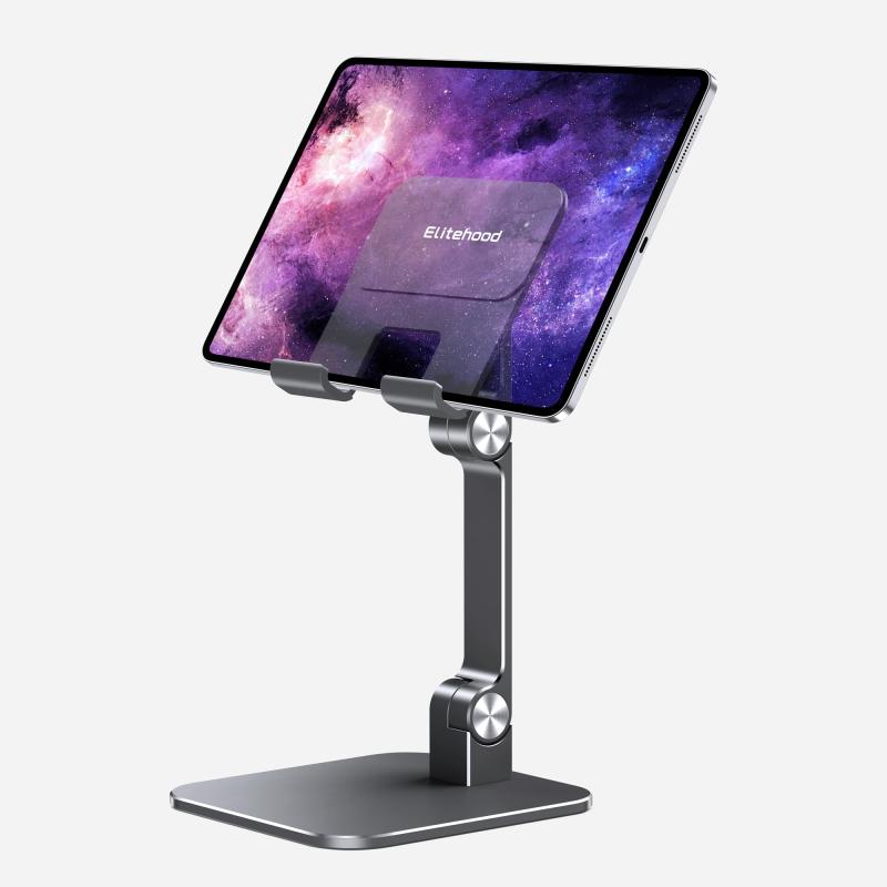 elitehood アルミ iPad スタンド タブレットスタンド 卓上 頑丈 高さ調整 ポータブル iPad 全機種対応 グレー背の高いスタンド: 両側のセクションを縦に配置したiPadスタンドは、タブレットの下部から卓上まで約7.5インチで、高さは市場の競合他社よりも約200%高くなっています。 ズームミーティング、読書、観戦の際に目を見せるタブレットスタンドです。より重く広いベース: iPad Proに鉛筆で描いたり、iPad Pro 12.9インチでタップジョブをするスタンドをお探しなら、これは最高の選択の1つです。 その理由とは? このiPadスタンドのベースは大きく、2倍重く、寸法は5.8 x 5.5インチで、重さのあるベースは約1.3ポンドです。【多用途】2段階メタルアームと3軸で設計されており、スタンドは様々なポジションや角度に簡単に調整でき、iPad Proへの書き込みや描画に最適な最低の高さで、タイピングや読書のレシピに最適です。また、動画鑑賞やズーム会議に最適な高さです。 自宅やオフィスに必須の贈り物です。折りたたみ式&amp;ポータブル: Elitehood iPad スタンドは品質と持ち運び性の完璧なブレンドです。マット陽極酸化アルミニウム合金は長時間にわたって摩耗や破れを長持ちし、簡単に折りたたんで移動できます。 厚いベースプレートの底面には発泡ゴムマットがはめ込まれており、サポート/クレードルプレートには十分なゴム保護クッションがあり、裸デバイスの表面を傷つけるのを防ぎます。ユニバーサル互換性:このタブレットスタンドは、2020 2021 New iPad Pro 12.9インチ 11インチ、iPad &amp; iPad Air 10.5、10.9、10.2、9.7、Surface pro、Samsung Galaxy Tab、ポータブルモニター13または15インチなど、ほとんどの大きなタブレットに十分な重量があります。 携帯電話、iPhone、iPad mini 3 4 5 6、kindle fireなどの小さなデバイスにも完璧に使用できます。